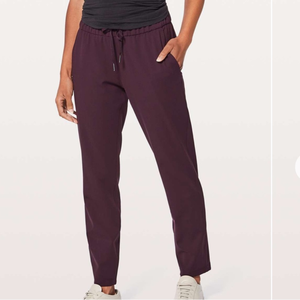 Lululemon On The Fly Pant (28")
Black Cherry
